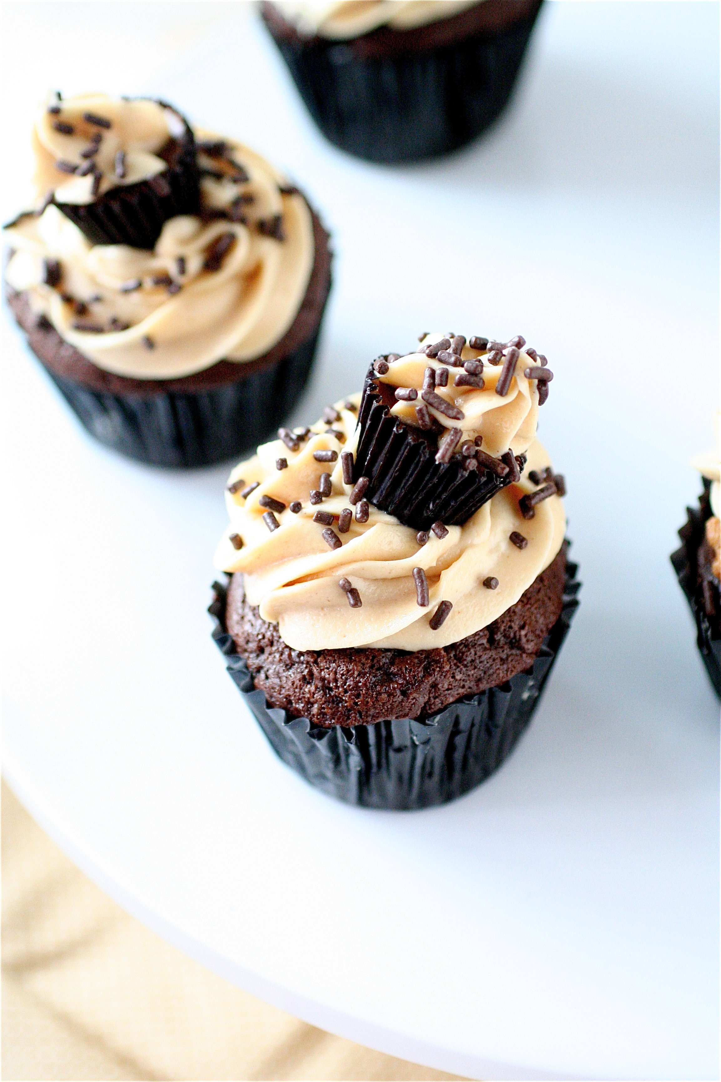 Peanut Butter Cup Cupcakes | The Curvy Carrot